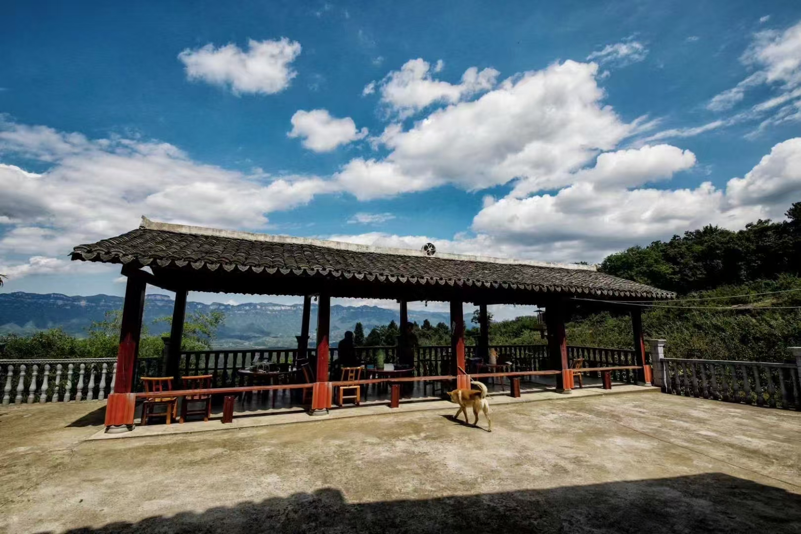 农场前的观景长廊